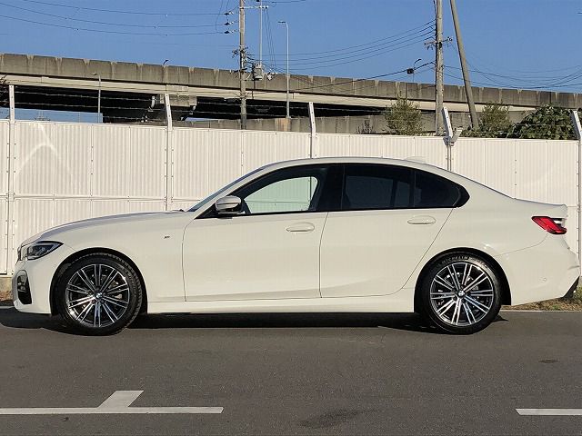 G20 320d xDrive RHD Saloon