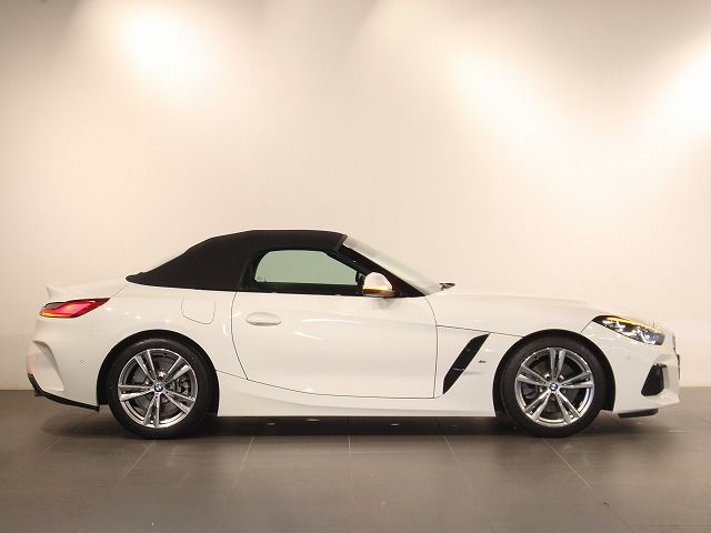 G29 z4 sDrive20i RHD