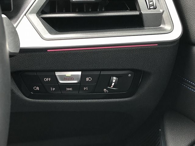 320d xDrive Berline RHD