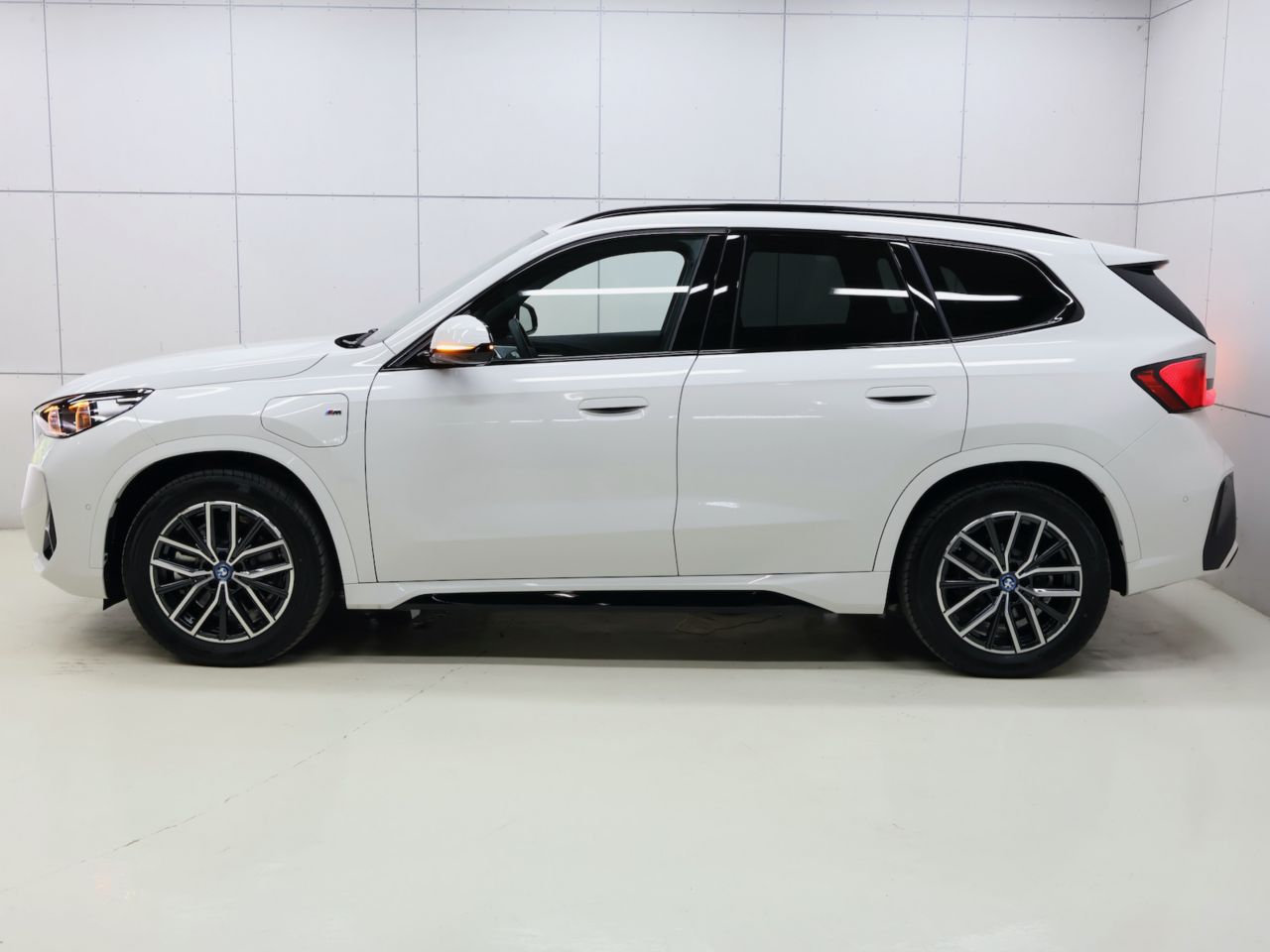 U11 iX1 xDrive30