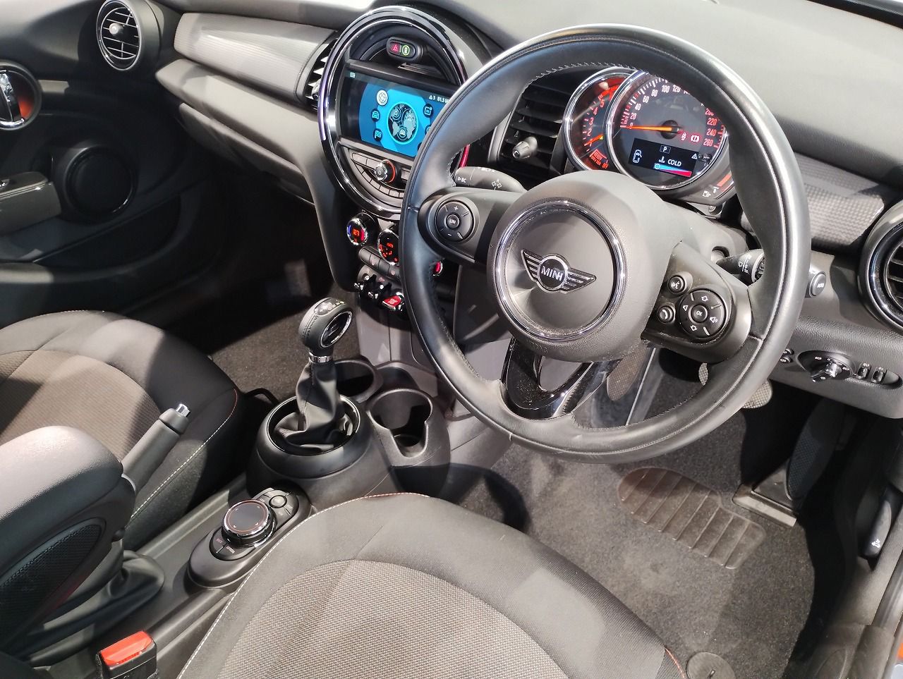F55 COOPER D (AT)