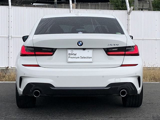 320i Sedan RHD