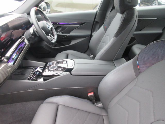 BMW i5 M60 xDrive Sedan RHD