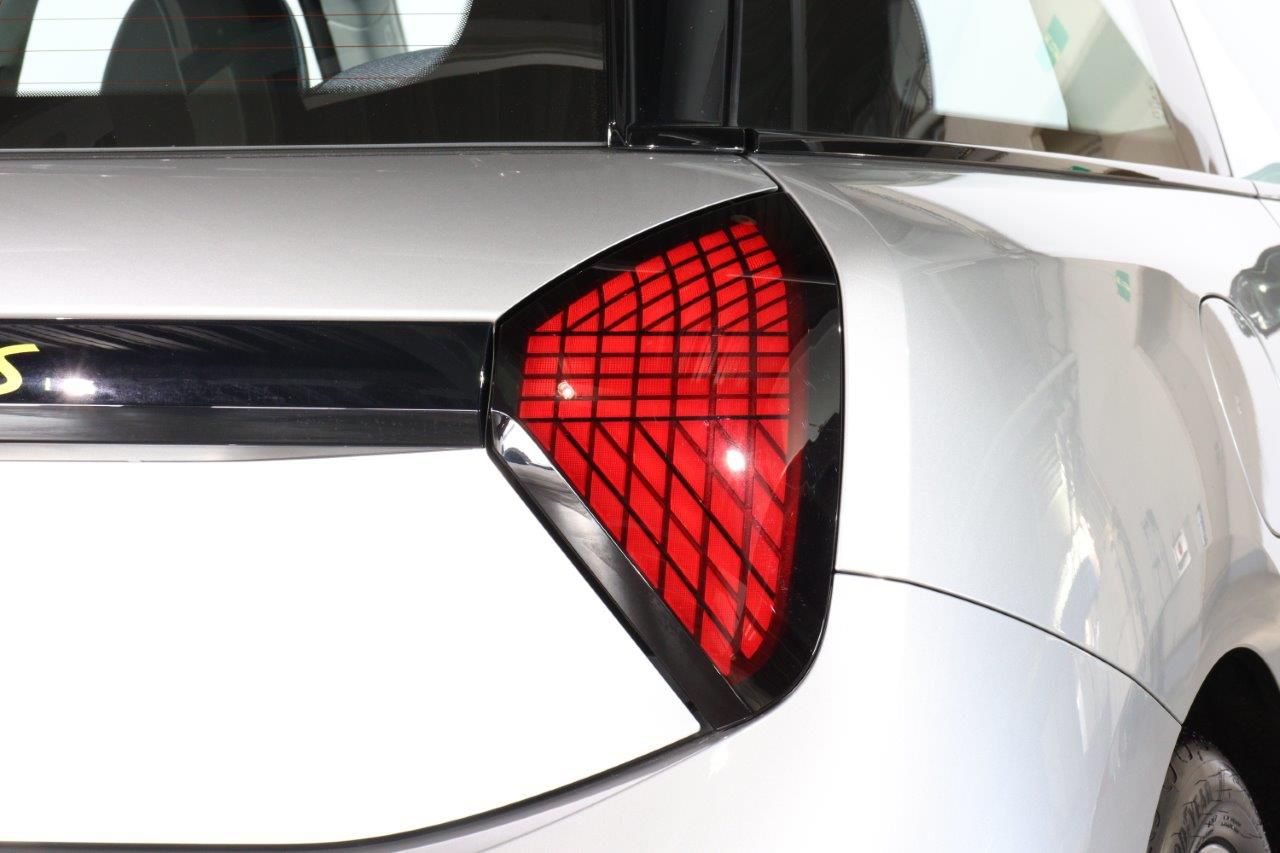 J01 MINI Cooper SE