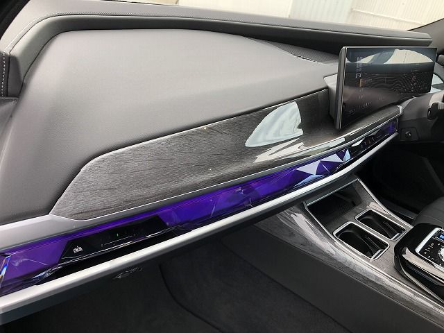 i7 xDrive60 Sedan RHD