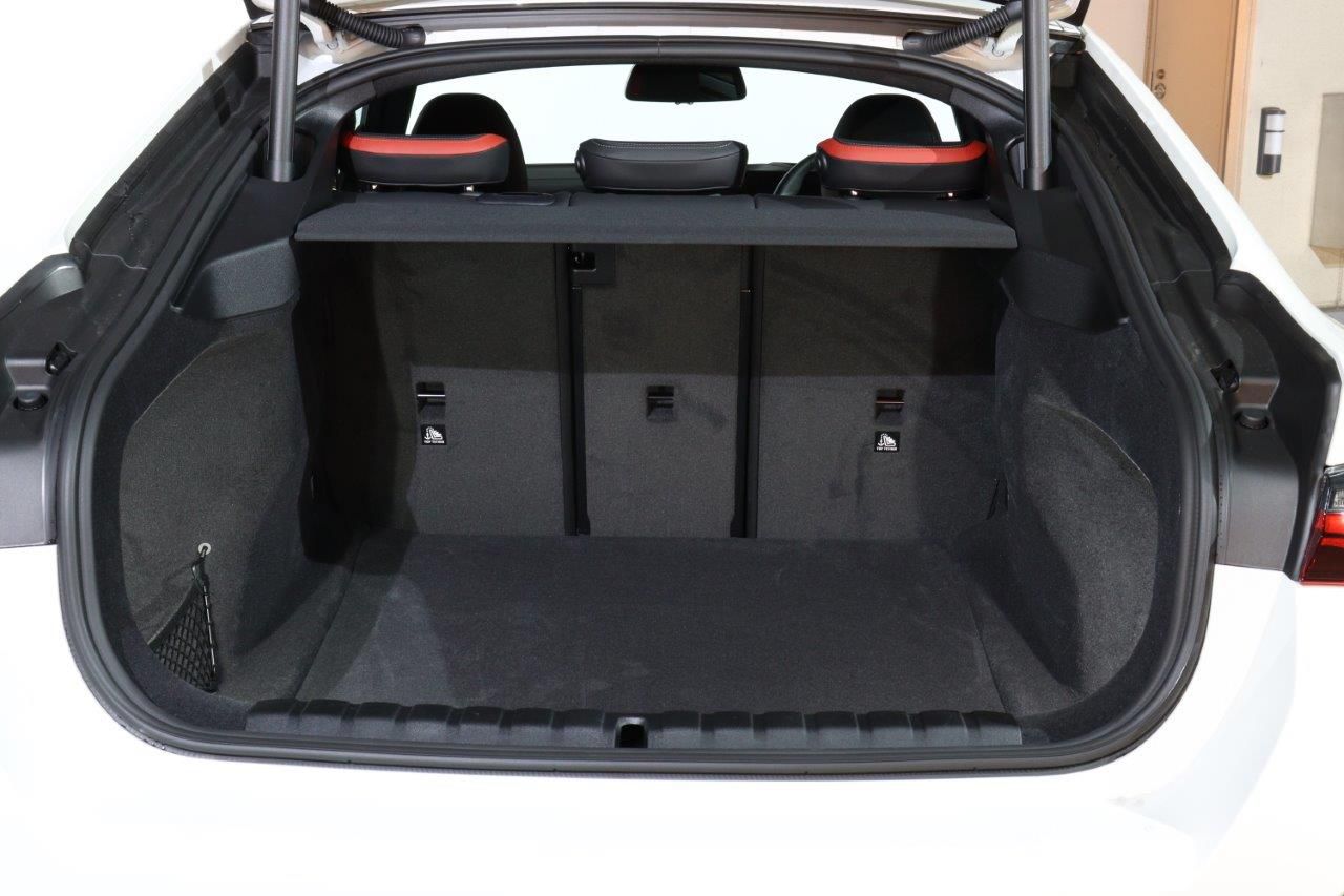 G** ***i G*** C**** ***