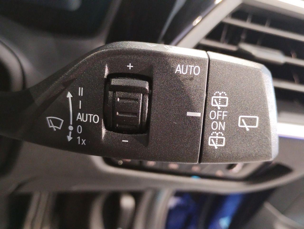 G21 320i RHD