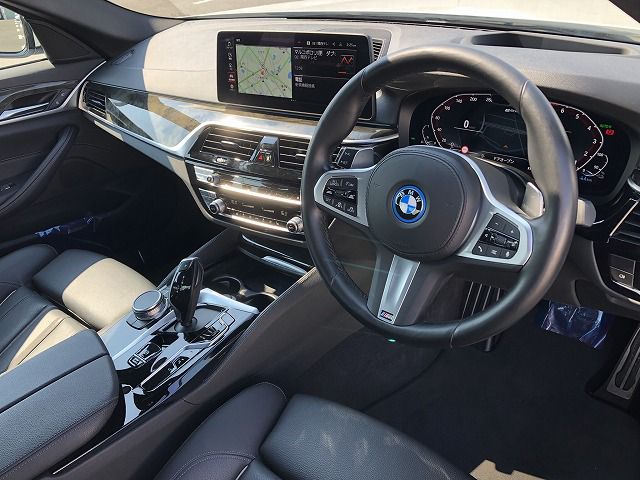 530e Sedan RHD
