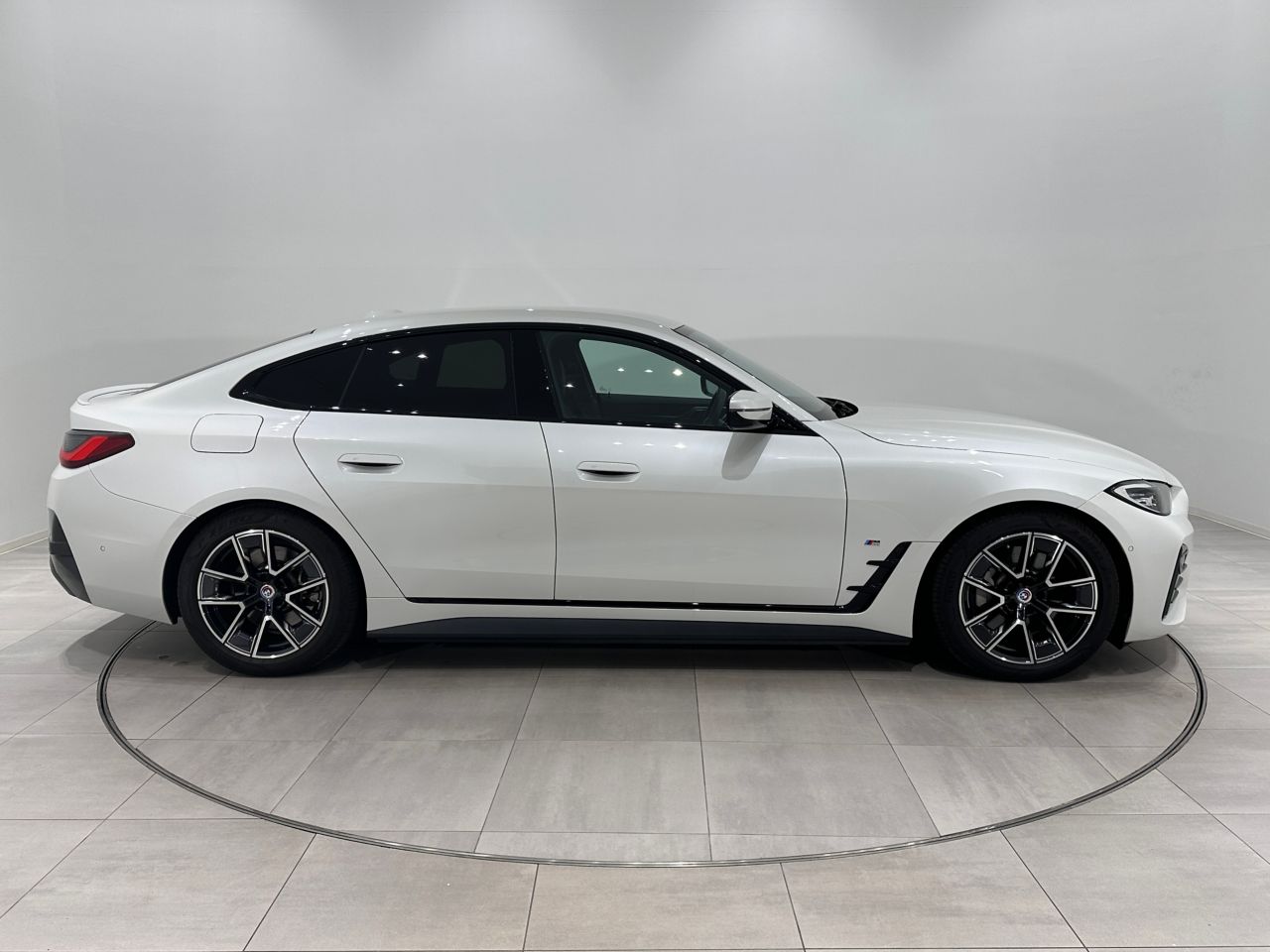 G26 i4 eDrive40 RHD
