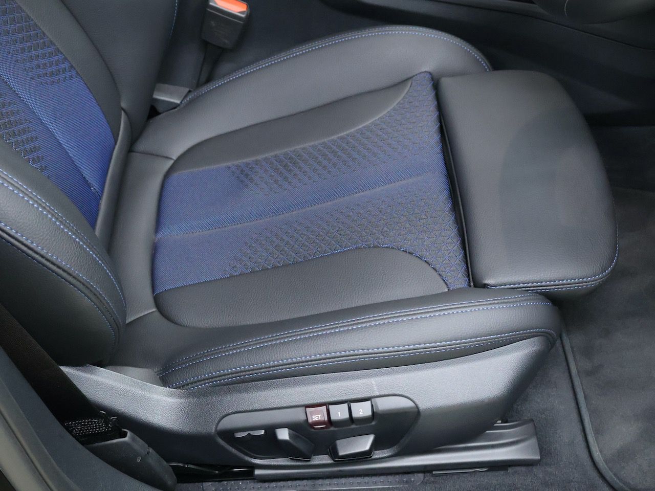 F40 118d Sports Hatch 5-door B47 2.0d