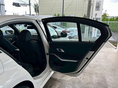 G20 330e Saloon RHD
