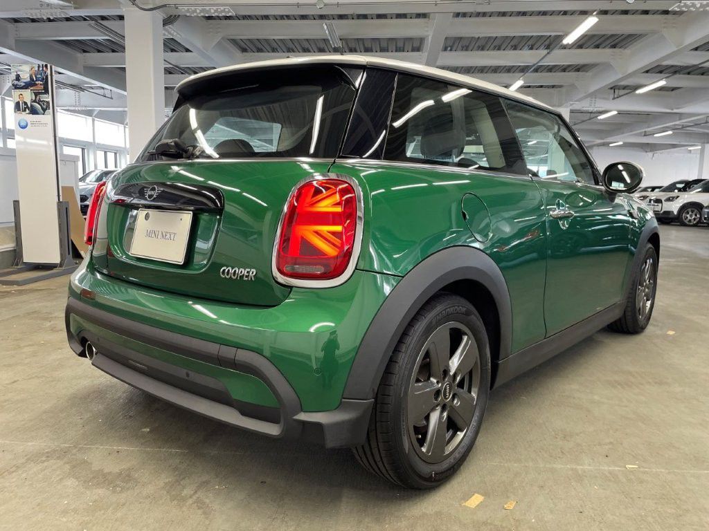 MINI Cooper F56 RHD