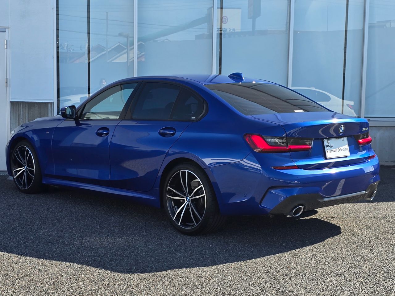 320i Sedan RHD