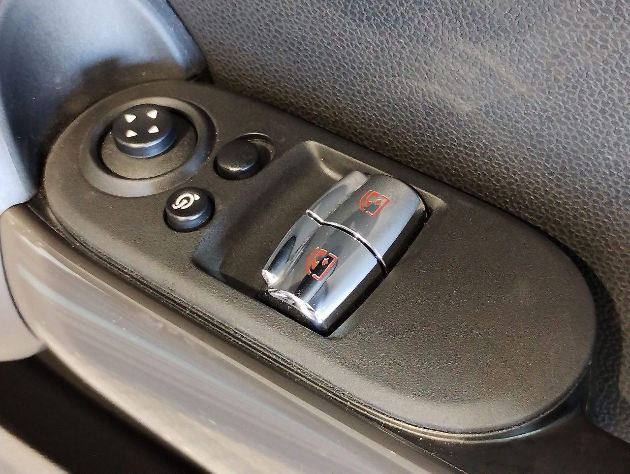 F56 COOPER D (AT)