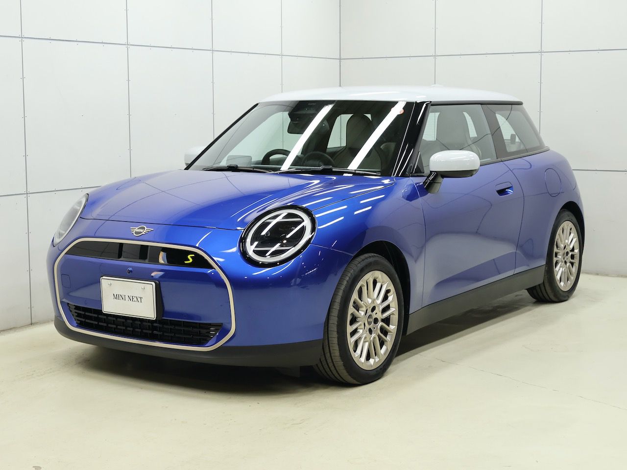J01 MINI Cooper SE