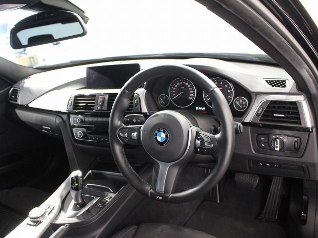 318I SEDAN RHD