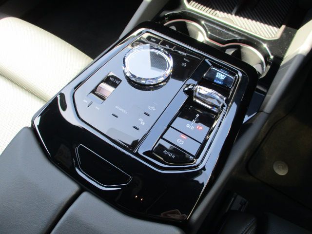 BMW i5 eDrive40 Sedan RHD