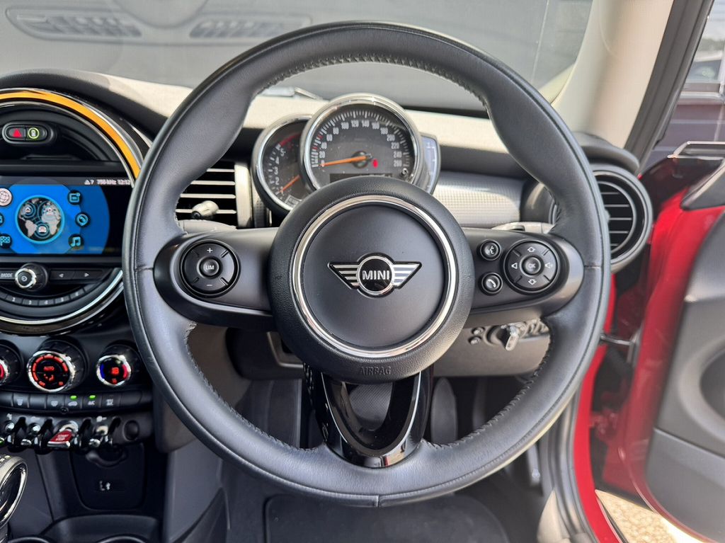 F56 COOPER D (AT)
