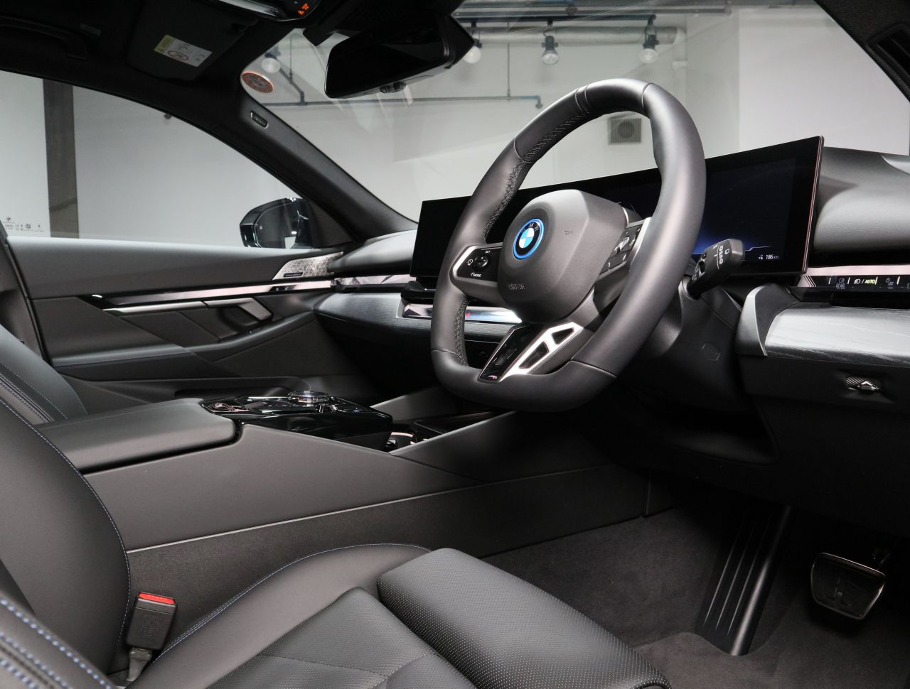 BMW i5 eDrive40 M Sport RHD