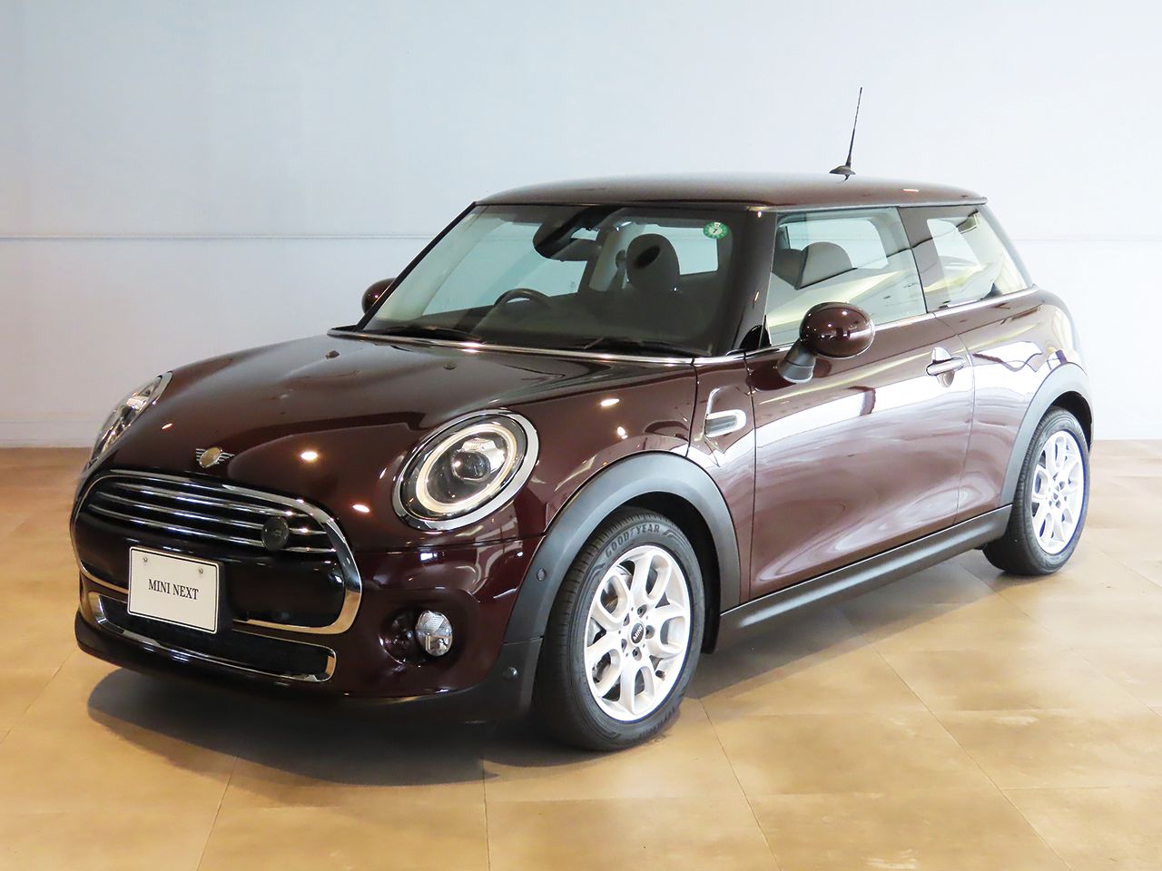 MINI COOPER 3 DOOR BURGUNDY EDITION.
