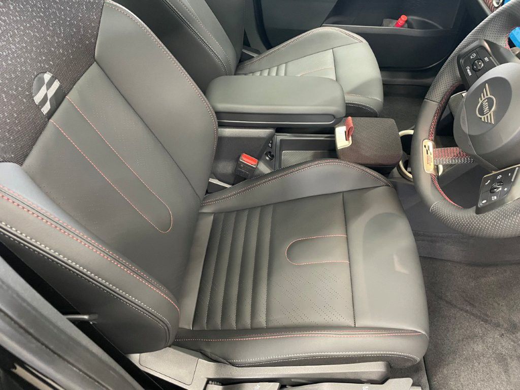 U25 MINI John Cooper Works Countryman ALL4