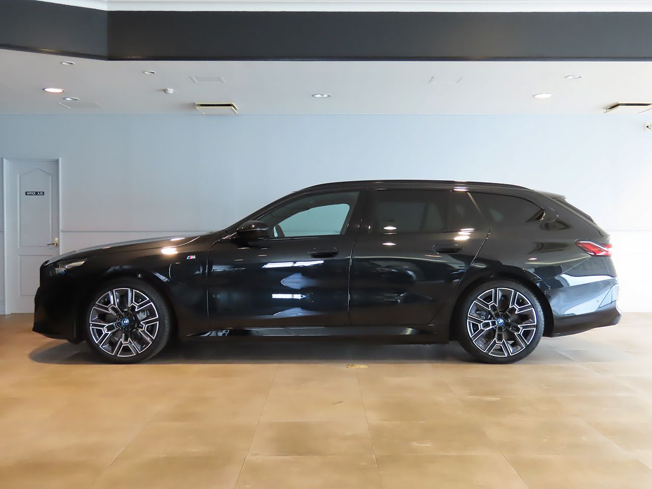 BMW i5 eDrive40 M Sport RHD
