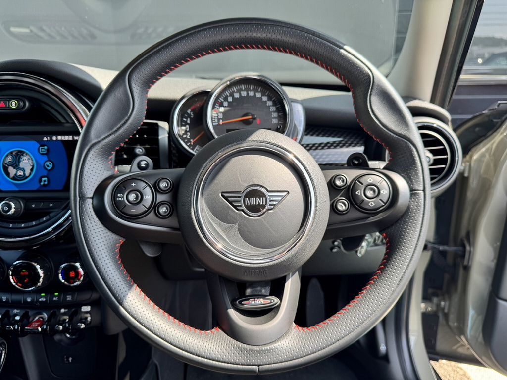 F55 COOPER S D(AT)