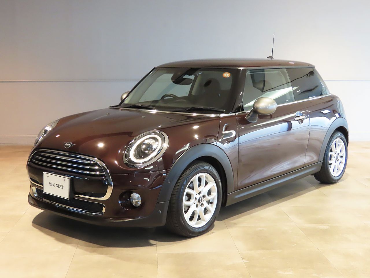 MINI COOPER 3 DOOR BURGUNDY EDITION.