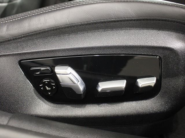 530e Sedan RHD