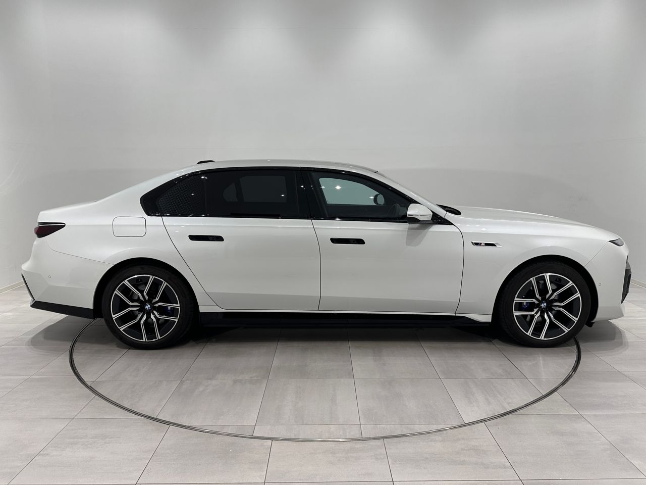 i7 xDrive60 Sedan RHD