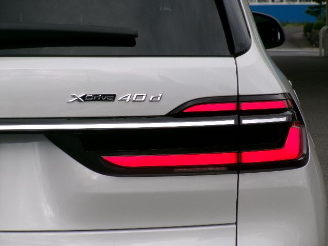 X7 xDrive40d RHD US