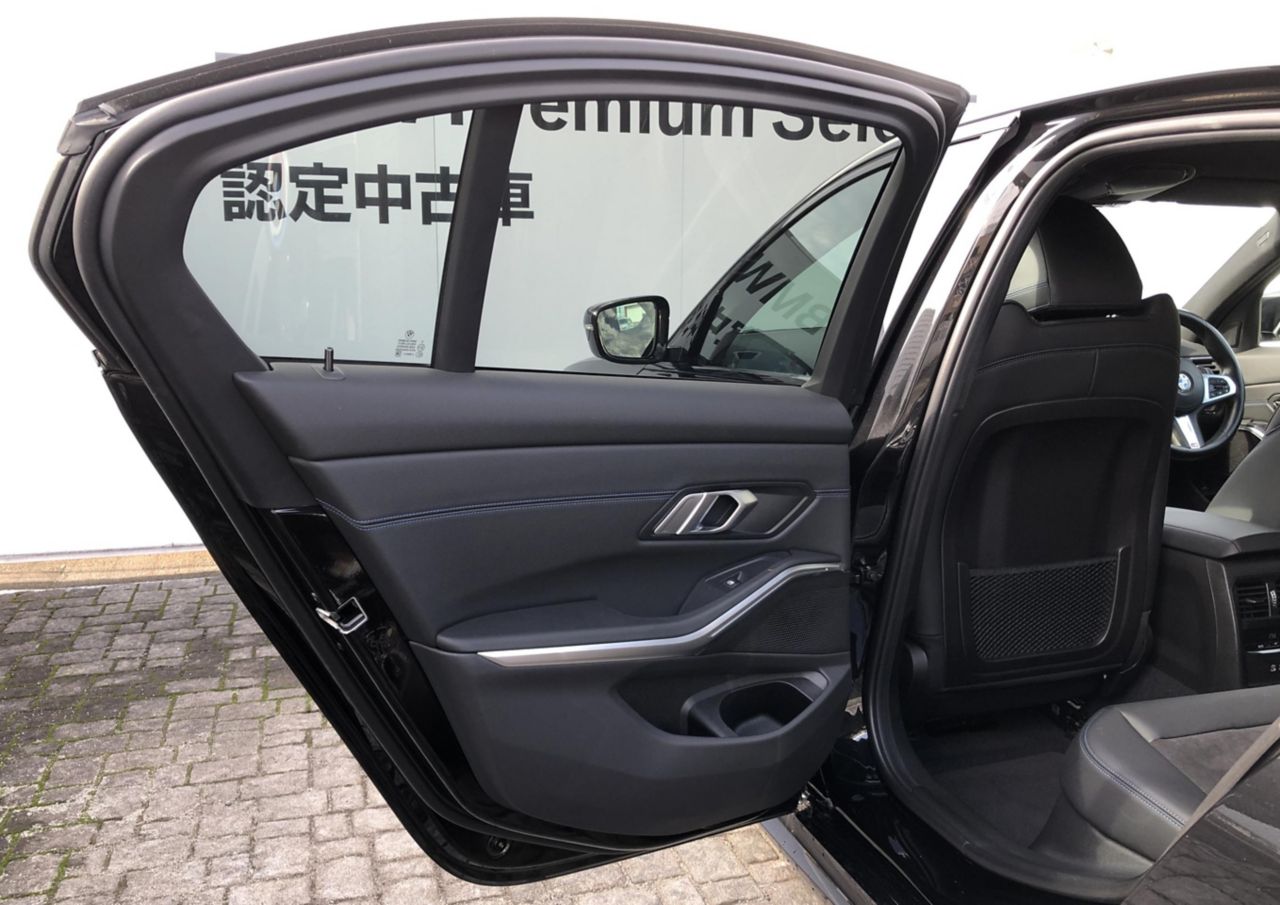 320d xDrive Berline RHD