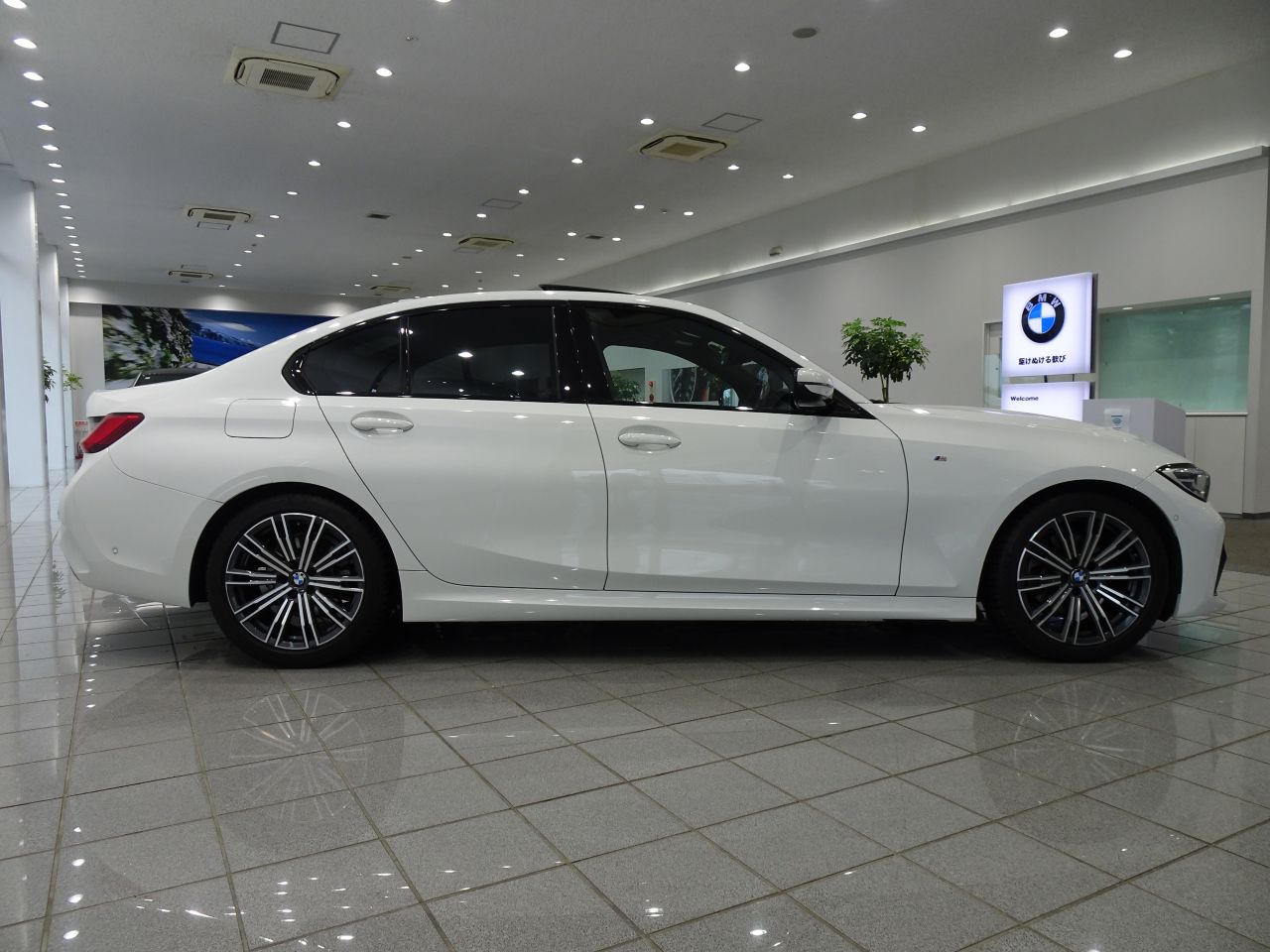 320i Sedan RHD