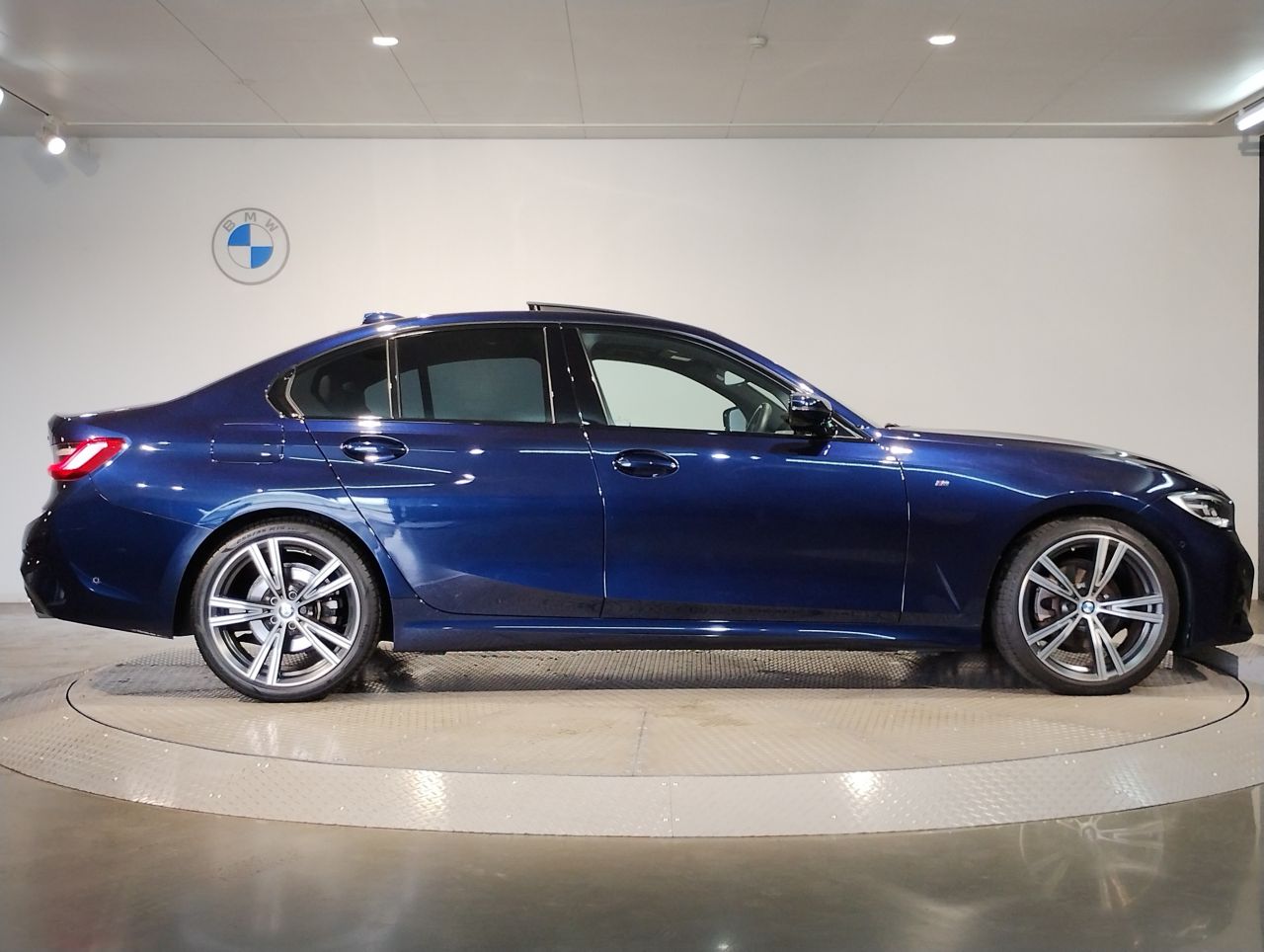 G20 320d xDrive RHD Saloon