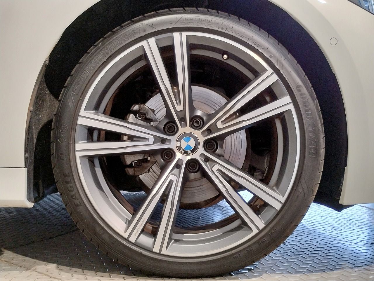 320d xDrive Berline RHD