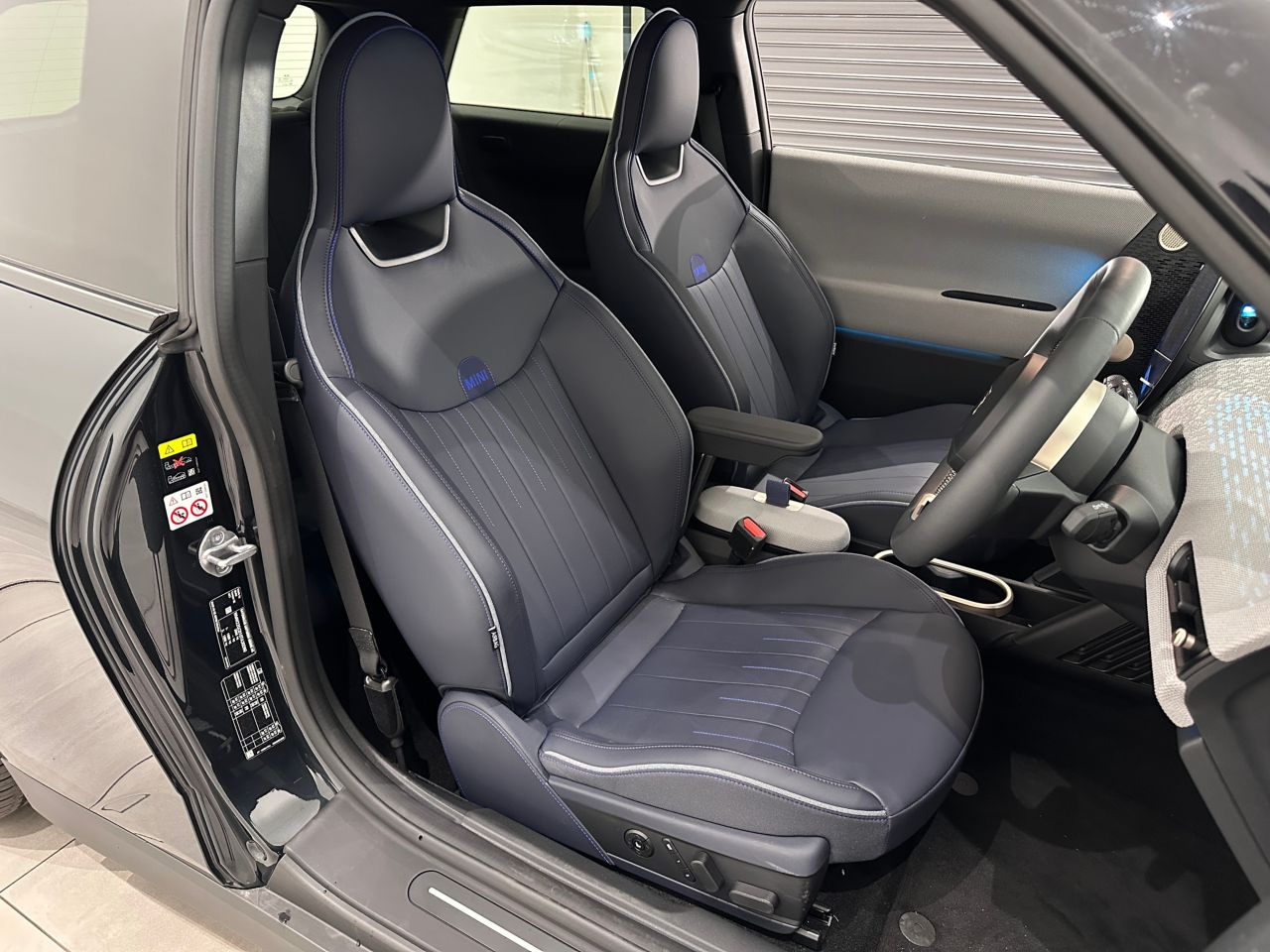 J01 MINI Cooper SE