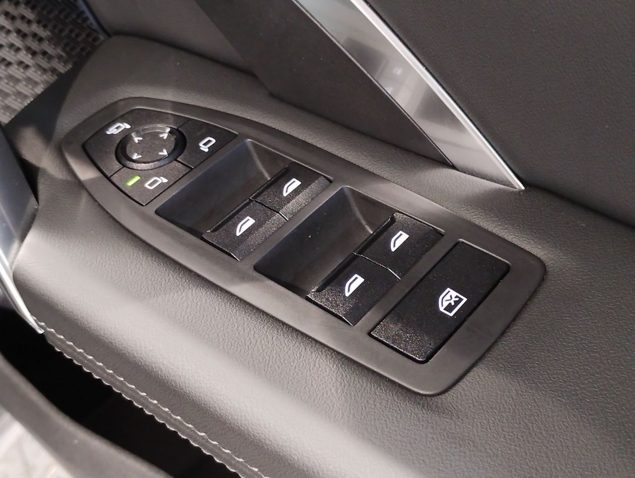 U11 iX1 xDrive30
