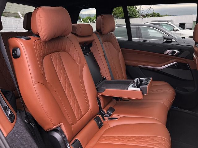 X7 xDrive40d RHD US