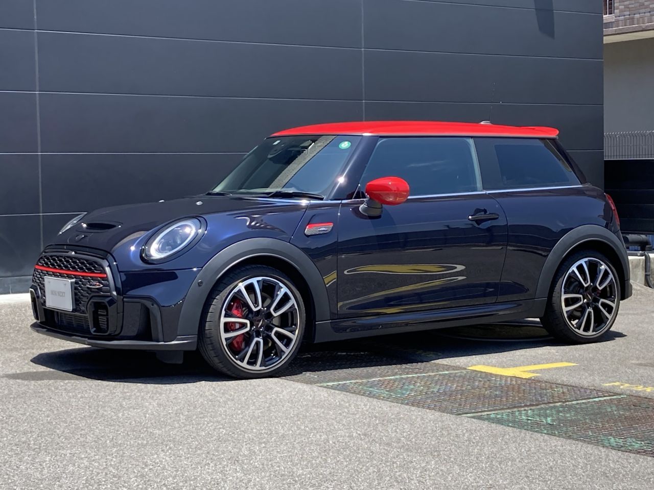 THE MINI JOHN COOPER WORKS.