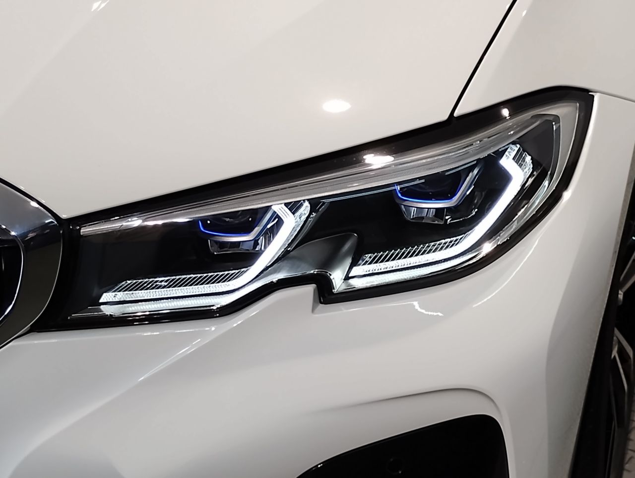 G20 320d xDrive RHD Saloon