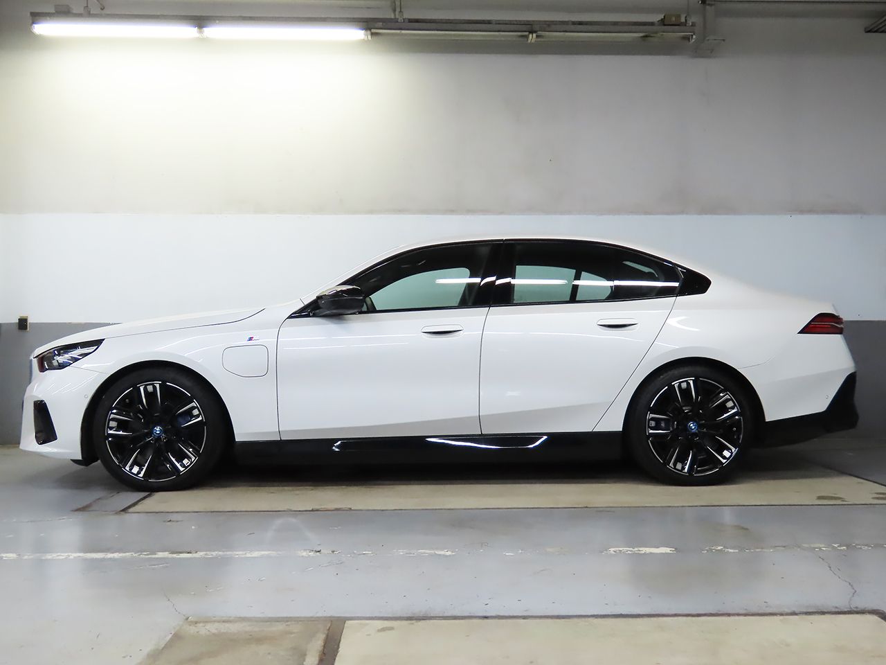 BMW i5 M60 xDrive Sedan RHD