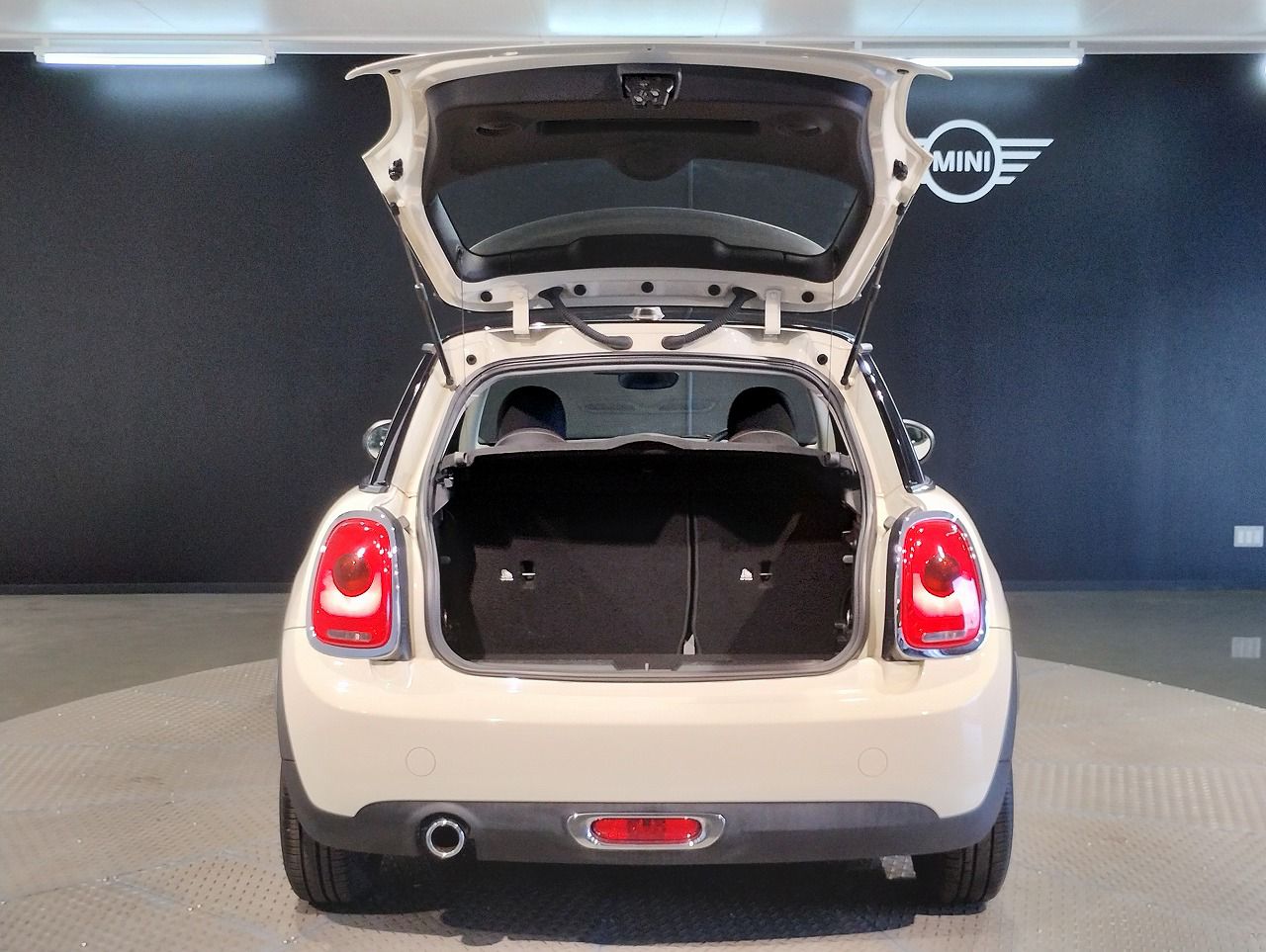F56 COOPER D (AT)