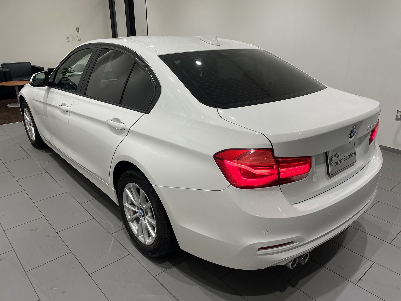 320D SEDAN RHD