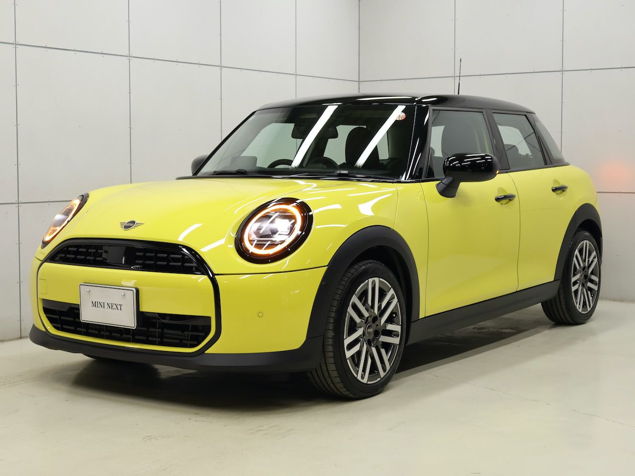 THE NEW MINI COOPER (5 DOOR) C