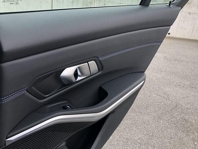 G20 330e Saloon RHD MX