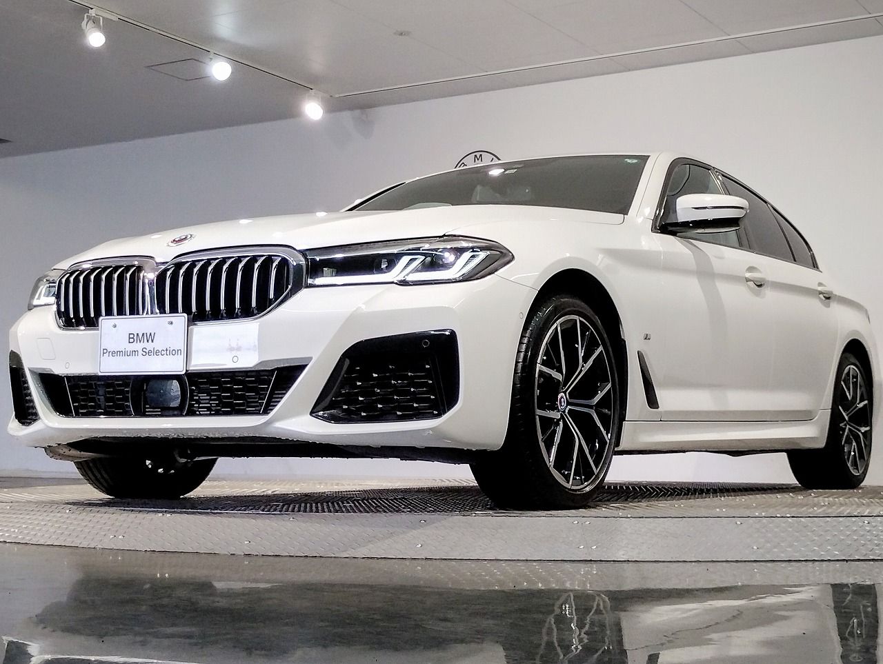 520d xDrive Sedan RHD