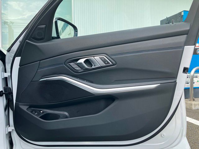 G20 330e Saloon RHD
