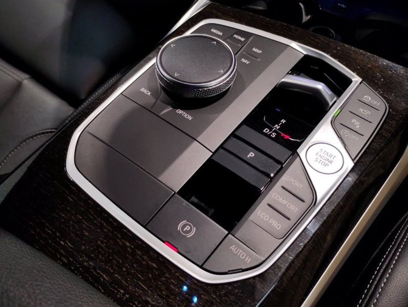 320d xDrive Berline RHD