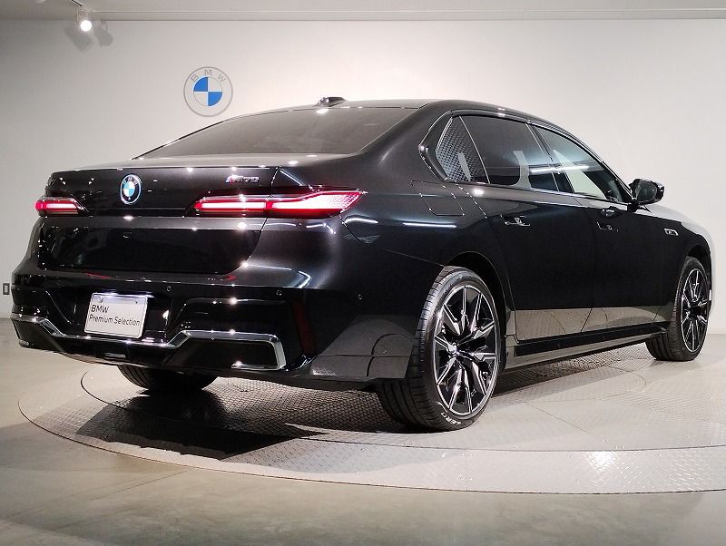 BMW i7 M70 xDrive Sedan RHD