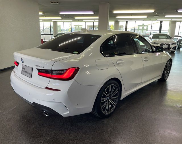 G20 320d xDrive RHD Saloon